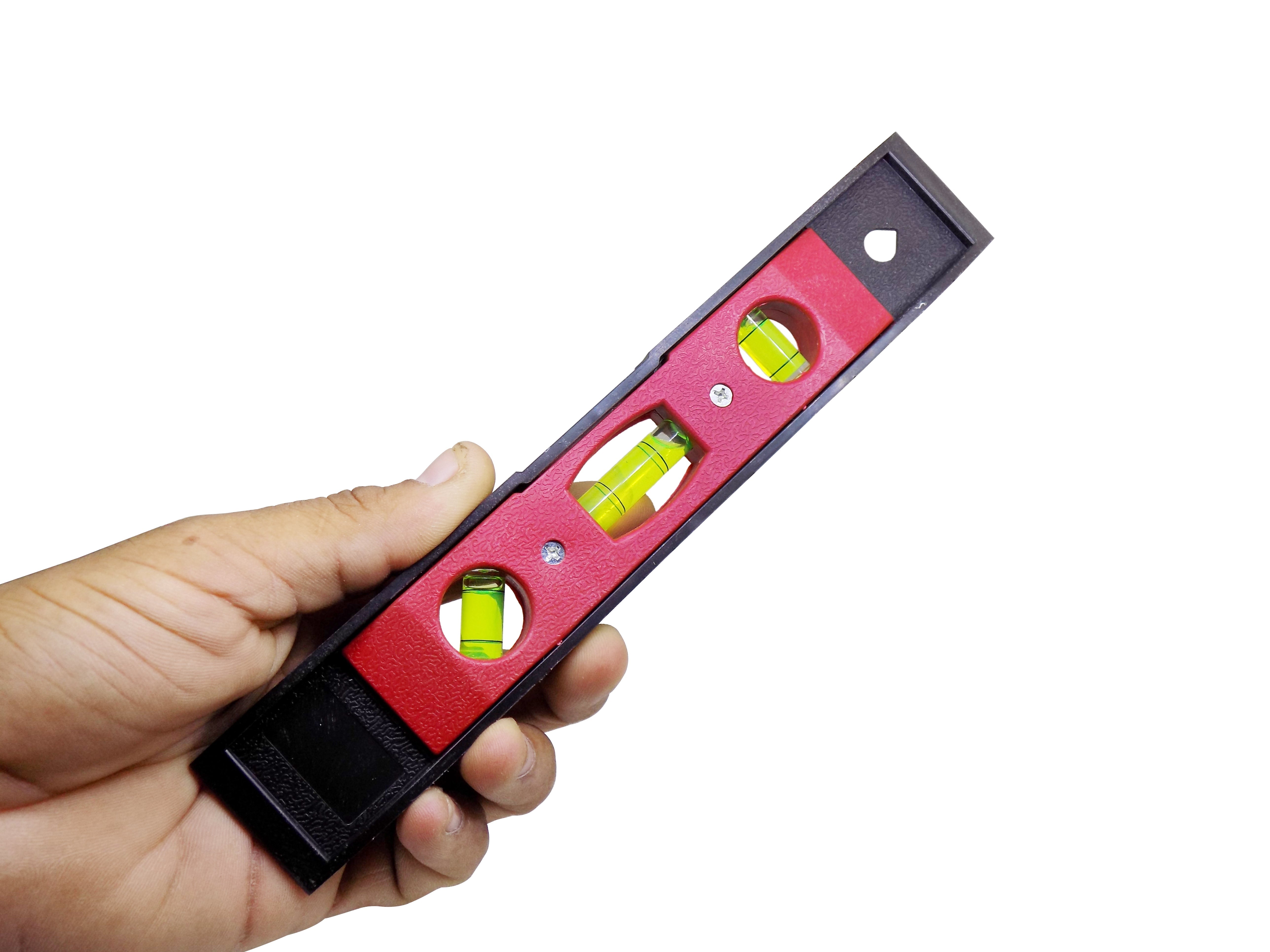 Small torpedo level with three bubble vials for accurate measurements. Small torpedo level with three bubble vials for accurate measurements.